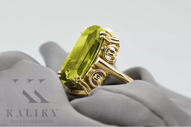 Ring Yellow Peridot 14K Yellow gold Vintage craft vrc038y